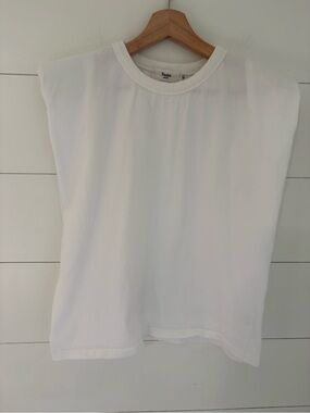 The Frankie Shop Eva Padded Shoulder Muscle T-Shirt